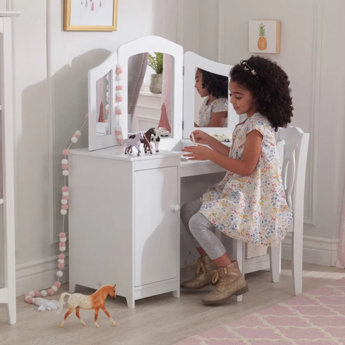 New KidKraft Deluxe Vanity & Chair